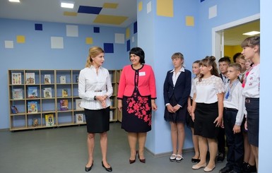 Фонд Порошенко и Команда Резниченко открыли 51 медиатеку в школах Днепропетровской области