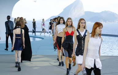Louis Vuitton, Gucci и другие французские бренды отказались от слишком худых моделей