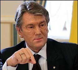 Ющенко начал читать первый том компромата на Черновецкого 