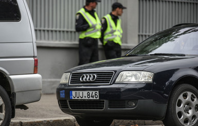 Лоббисты авто на европейских номерах требуют изменить законодательство Литвы