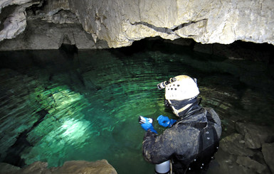 Дизайнер из Луцка нашел самое большое подземное озеро в Украине