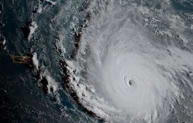 В Атлантике разбушевался новый ураган 