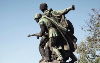 В Польше снесли памятник советским воинам. Россия выразила протест