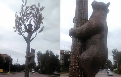 В Черниговской области поставили скульптуру – медведь на сосне