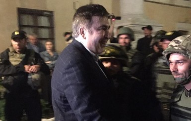Как Саакашвили узкими львовскими улочками от толпы убегал
