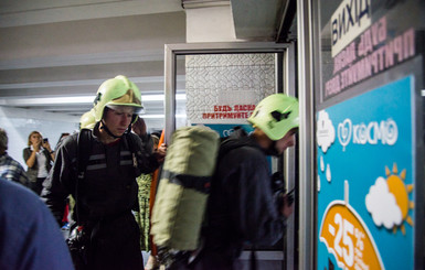 В Киеве остановилось движение из-за замыкания в метро