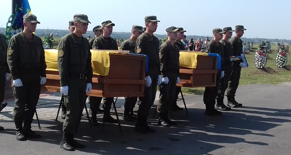 В Днепре перезахоронили нацгвардейцев, опознанных по ДНК