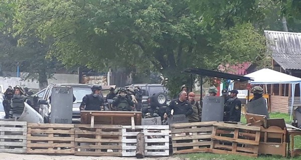 В Ровно полиция остановила колону добровольцев 
