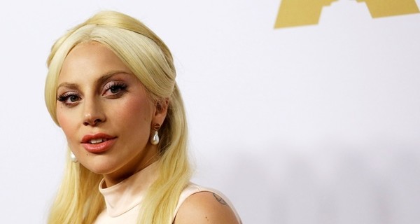 Леди Гага заявила, что больна фибромиалгией