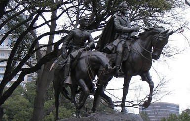 В Техасе снесли очередной памятник генерала-конфедерата Роберта Ли