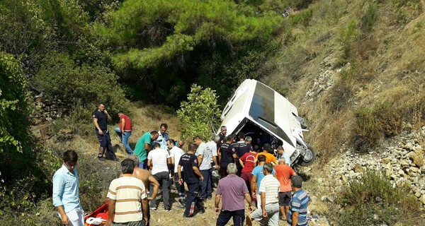 В Турции разбился автобус с туристами: четверо погибли, 27 пострадали