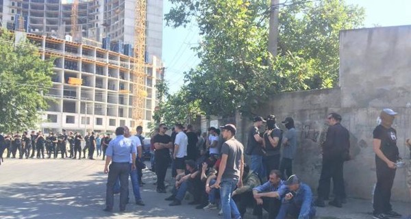 В Одессе один из участников акции против стройки Kadorr получил ножевое ранение