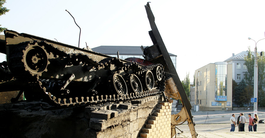 В центре Луганска взорвали памятник