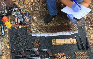 В Мариуполе в гараже нашли оружие, которое похитили у Нацгвардии в 2014 году