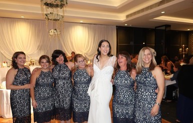 Шесть девушек, не сговариваясь, пришли на свадьбу в одинаковых платьях