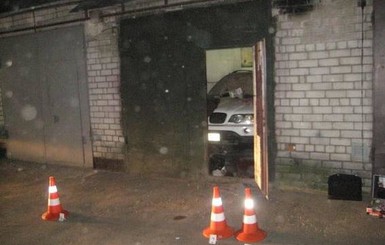 В Киеве пятеро преступников расстреляли в гараже мужчину