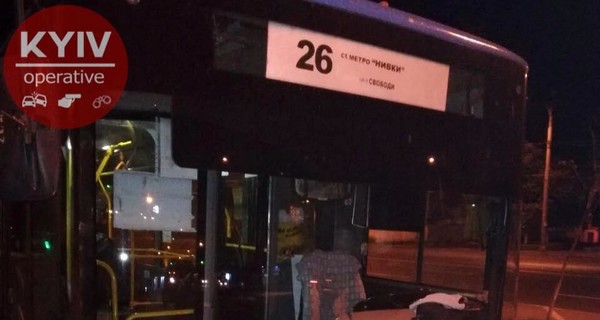 В Киеве подростки расстреляли троллейбус