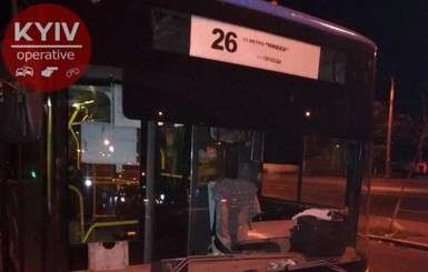 В Киеве подростки расстреляли троллейбус