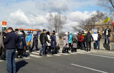 В Ровенской области митингующие перекрыли трассу на Киев
