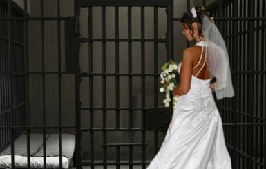 Любовь пожизненная: почему женщины берут в мужья приговоренных к высшей мере