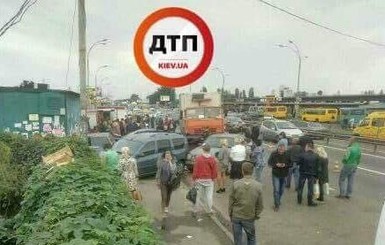 В Киеве произошла авария с участием 6 машин