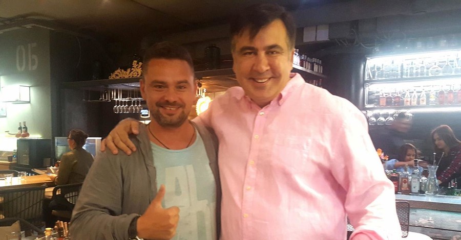 Саакашвили спокойно разгуливает по Киеву