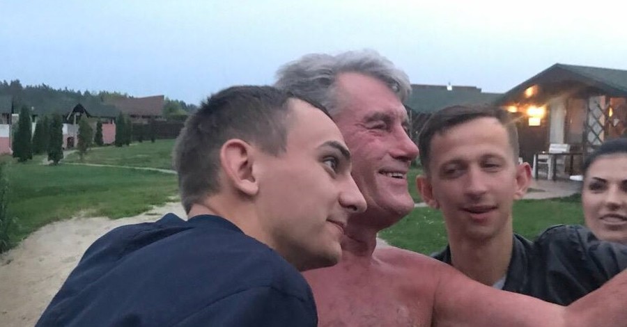 На западе Украины нашли икону голого Ющенко в аду: опубликованы фото