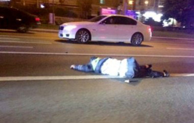 СМИ: в Москве Mercedes с номерами, закрепленными за ФСБ,  сбил полицейского 