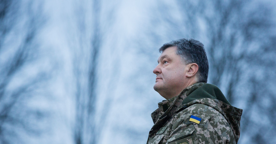 Порошенко созвал военный кабинет из-за взрывов в Калиновке