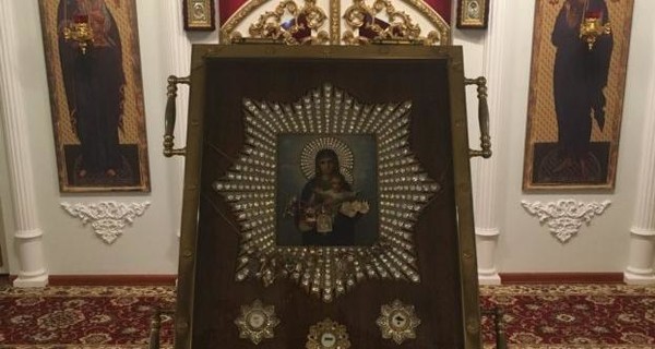 В Киев привезли частицу хитона Христа и пояса Богородицы