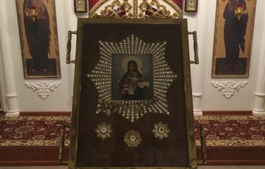 В Киев привезли частицу хитона Христа и пояса Богородицы