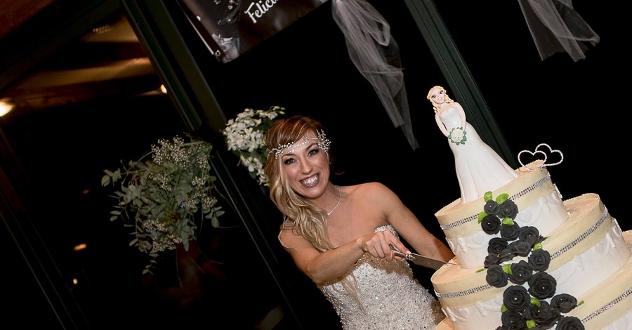 Итальянка вышла замуж за себя и устроила пышную свадьбу