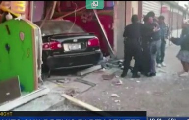 В Нью-Йорке автомобиль врезался в здание центра детского развития: трое пострадавших