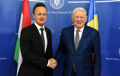 Главы МИД Венгрии и Румынии обсудили украинский закон 