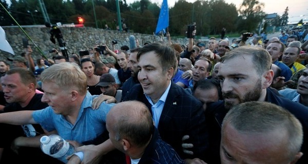 Десяти гражданам Грузии запретили въезд в Украину из-за Саакашвили