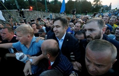 Десяти гражданам Грузии запретили въезд в Украину из-за Саакашвили