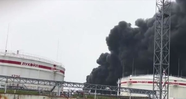 В России произошел взрыв на нефтеперерабатывающем заводе 