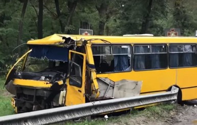 Столкновение автобусов на Киевщине: двое военных в тяжелом состоянии