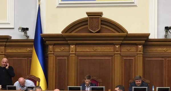 Рада утвердила в первом чтении законопроект Порошенко по Донбассу