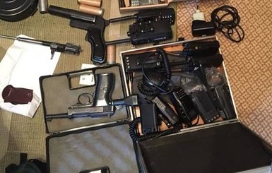 Полиция нашла дома у троих киевлян арсенал оружия