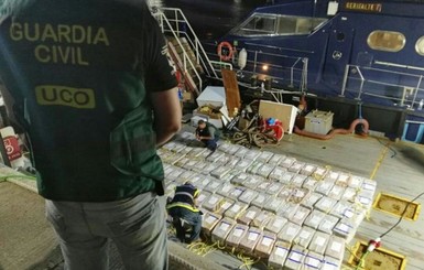 Испанская полиция задержала судно с четырьмя тоннами кокаина