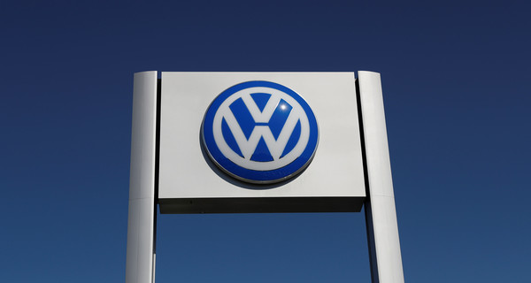 Volkswagen запретил продавать в Крыму свои грузовики, автобусы и запчасти и пригрозил дилерам