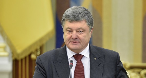 Порошенко пообещал отрубить руки всем, кто будет воровать у армии