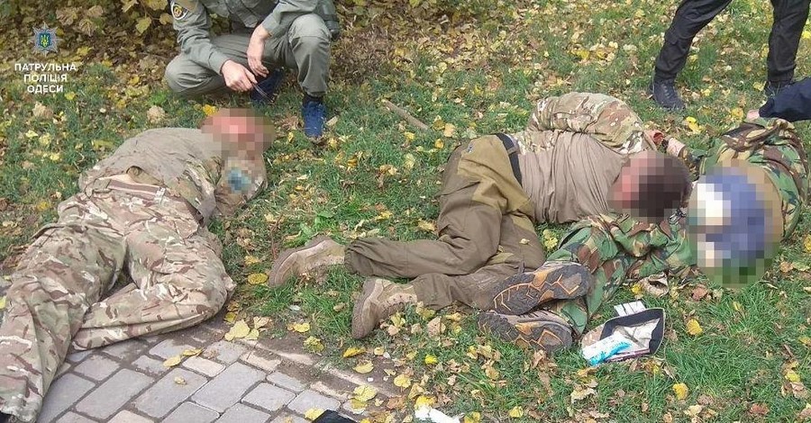 В Одессе экс-бойцы АТО  устроили дебош на улице: пострадала девушка