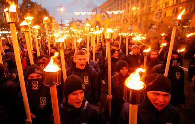 В Киеве прошло факельное шествие в честь основания УПА