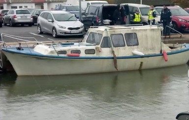 У берегов Эстонии нашли катер с двумя трупами на борту