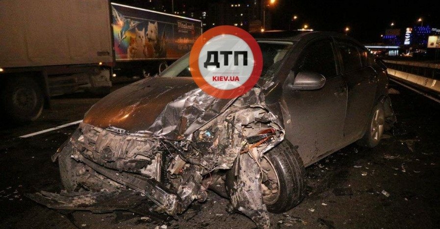 В Киеве машина сбила водителя, попытавшегося помочь пострадавшим в ДТП