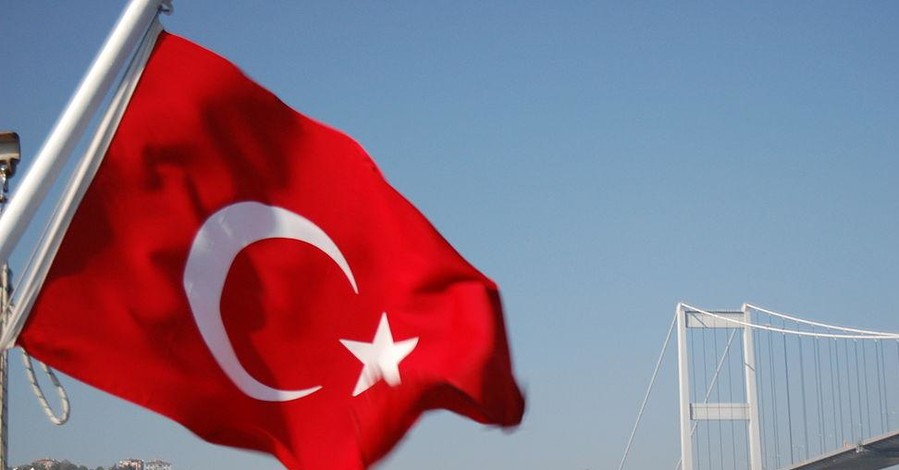 Турция снова продлила чрезвычайное положение 