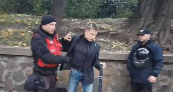 Депутат Гончаренко не смог спокойно попасть в Раду, ему кричали: 