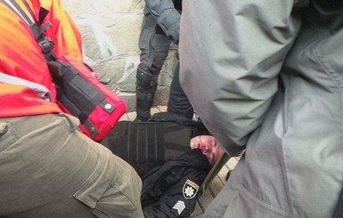 Открыто уголовное производство по факту избиения полицейского у Рады